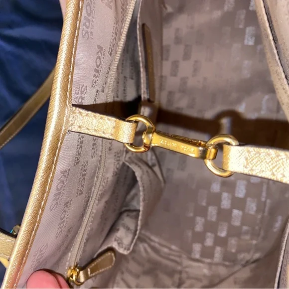 EUC Michael kors gold XL tote bag - Picture 12 of 17